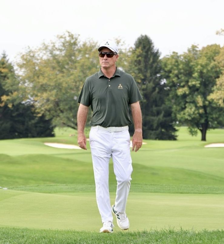Coach Spar on the course